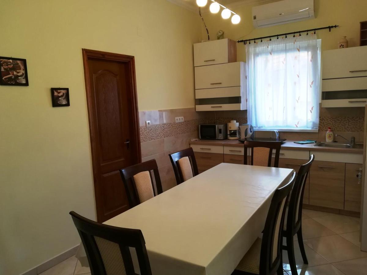 Kurucz Vendeghaz Hajduszoboszlo Apartment Exterior photo
