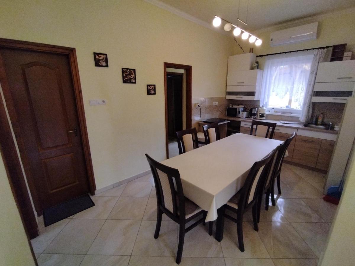 Kurucz Vendeghaz Hajduszoboszlo Apartment Exterior photo