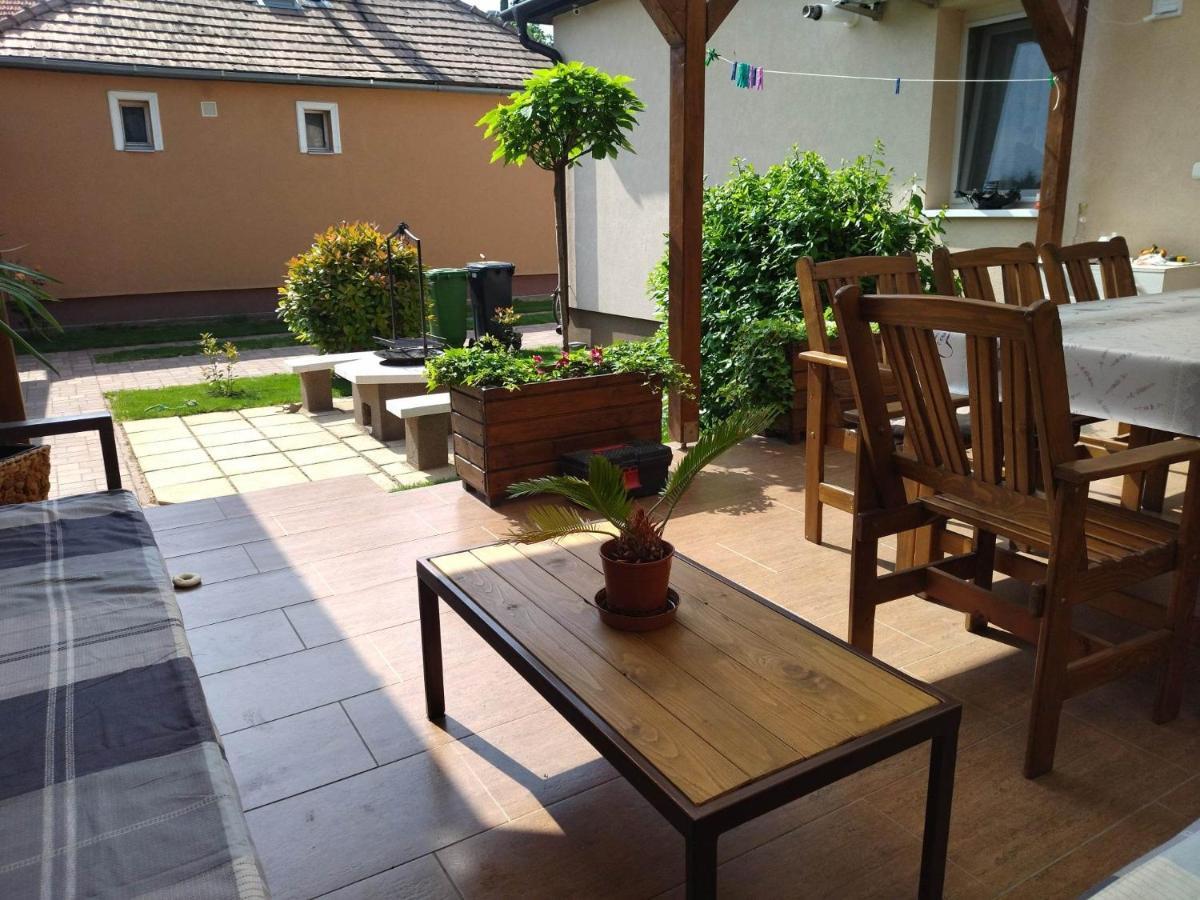 Kurucz Vendeghaz Hajduszoboszlo Apartment Exterior photo